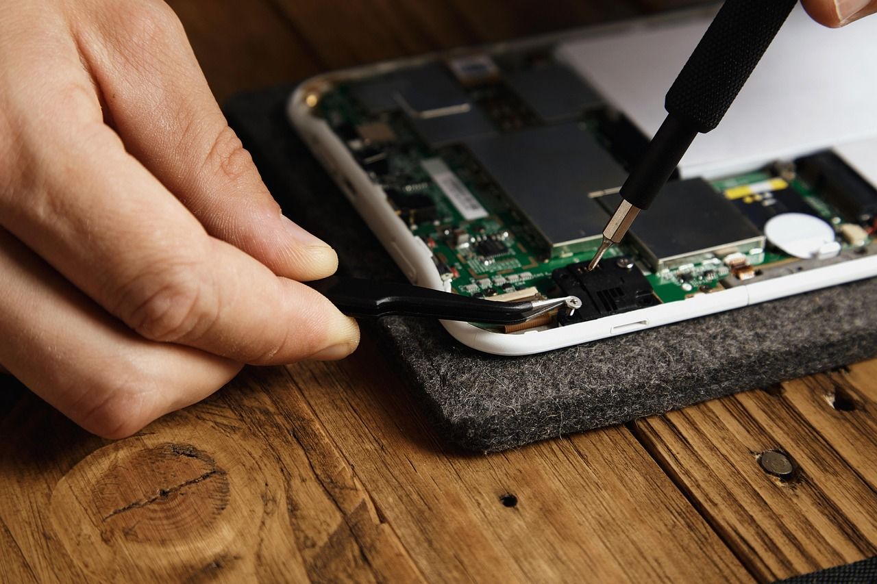 Quels outils essentiels faut-il pour débuter en électricité domestique ? découvrez les outils essentiels pour vos travaux électriques à domicile, garantissant sécurité et efficacité pour tous vos projets.