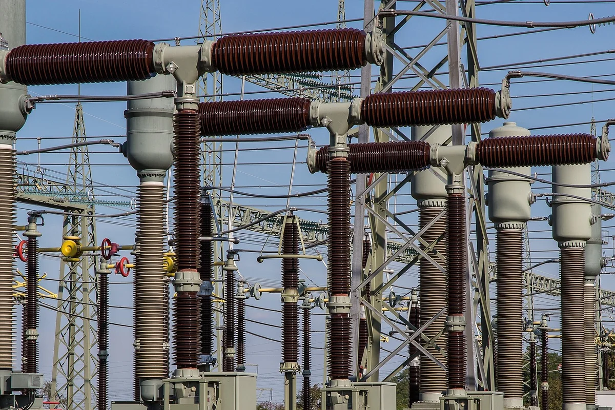 Comment passer de 220V à 24V ? La méthode en trois étapes